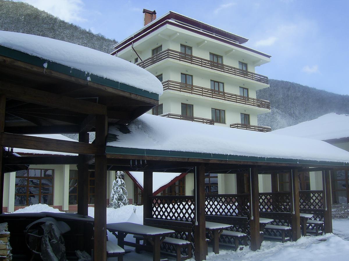 Vertikal Hotel Esztoszadok Kültér fotó